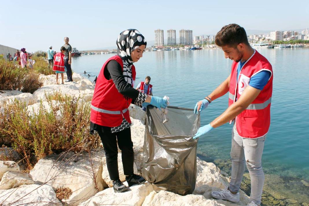 Denize atılan çöpler 'Pes' dedirtti: Sorsan hepsi 'Vatanseverim' der! Denizi kirletenlere cezai yaptırım için harekete geçildi 9